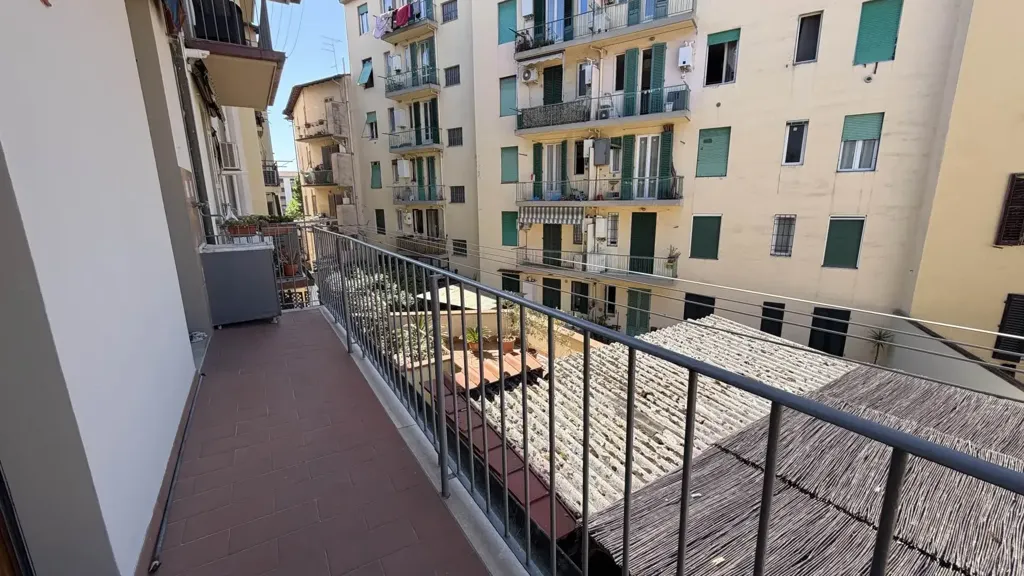 Balcon - Rusticated Townhouse with Balcony in Florence