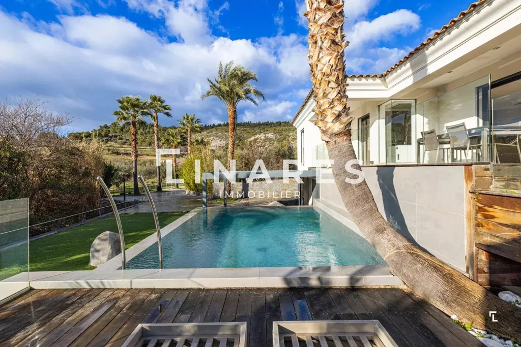 Piscine - Villa Contemporaine avec Piscine à Allauch
