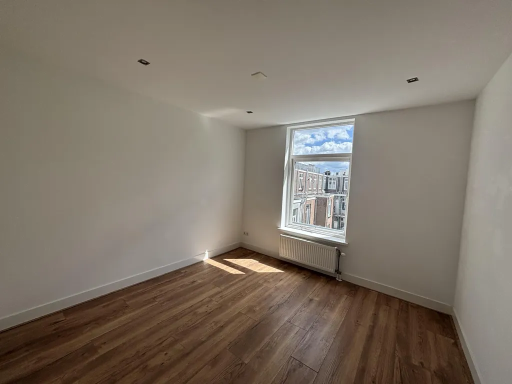 Pièces - Apartment with Two Terraces in De Baarsjes