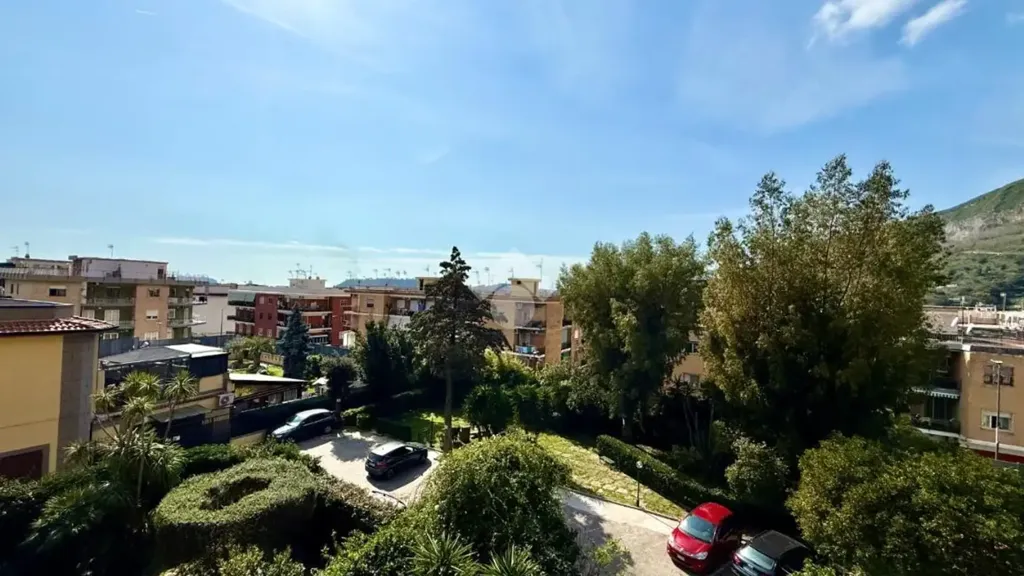 Balcon - Spacious Apartment with Balcony in Naples