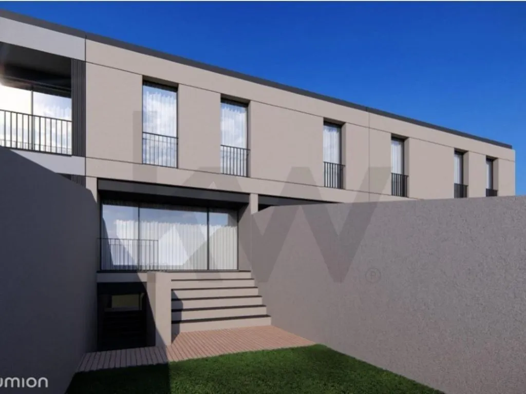 Luxury House Under Construction in Maia