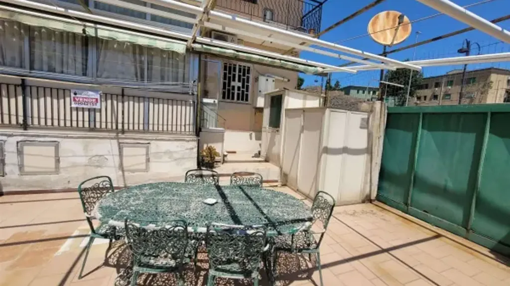 Terrasse - Trilocale with Private Outdoor Space in Messina