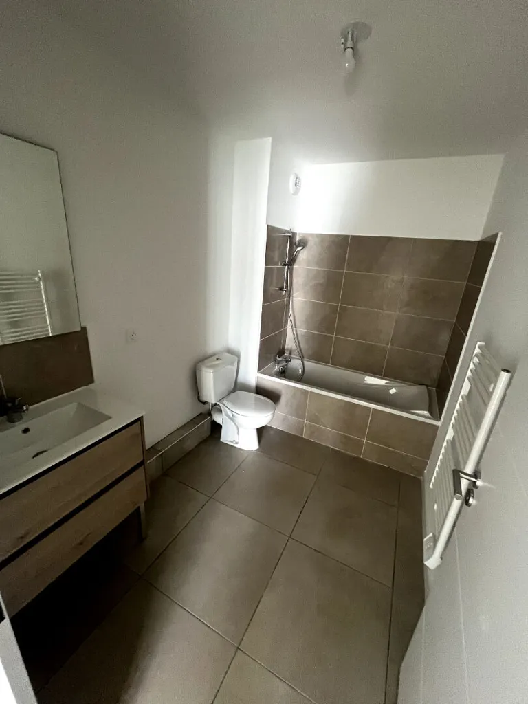 Salles de bain - Appartement Neuf avec Terrasse à Clapiers