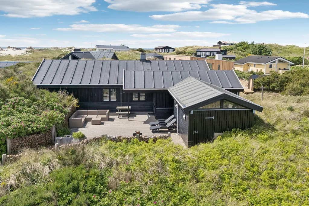 Õhuvaade - Cottage with Sea View in Søndervig