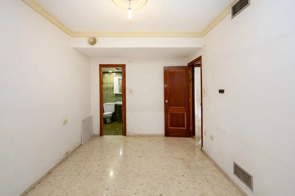 Entrée - Apartment for Renovation in Granada Centre