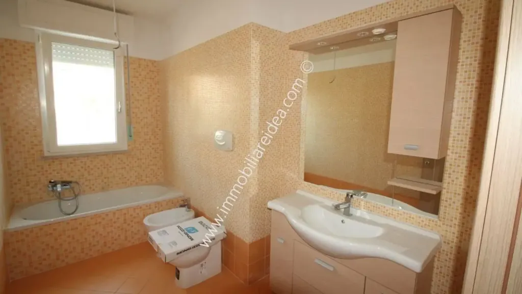 Salles de bain - New Build Apartment with High-Efficiency Heating in Rosignano Solvay