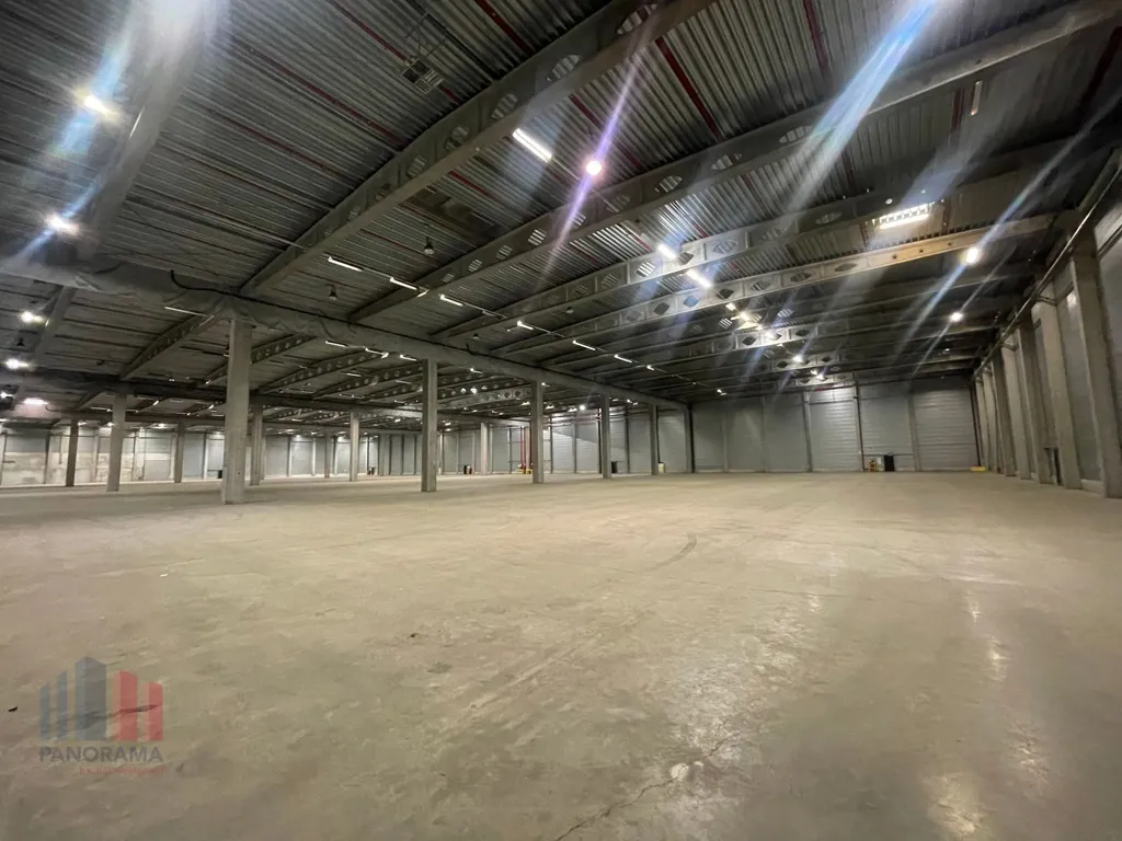 Pièces - Magasin Logistique avec 5 Laadkades à Oostende