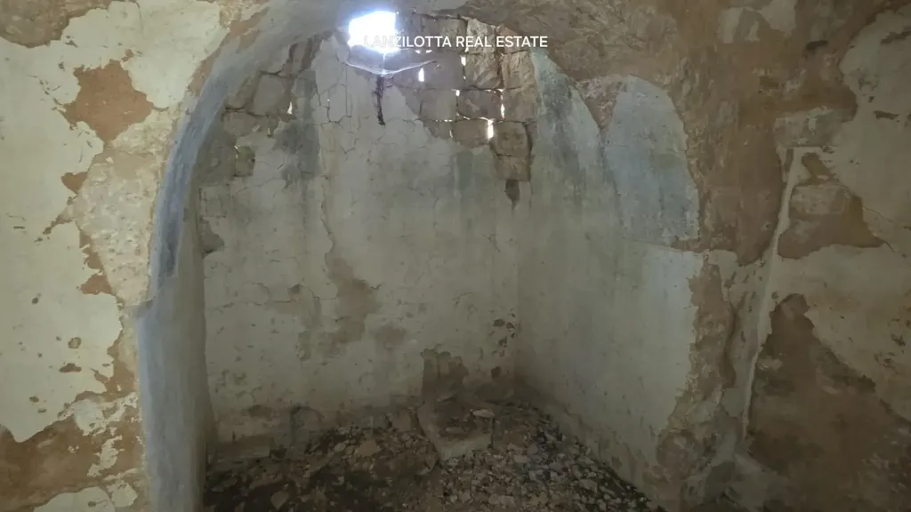 Pièces - Trullo Complex for Renovation in Cisternino