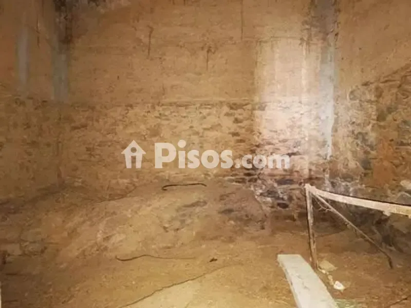 Pièces - Adjoined Houses with Rock Feature in Cabeza La Vaca
