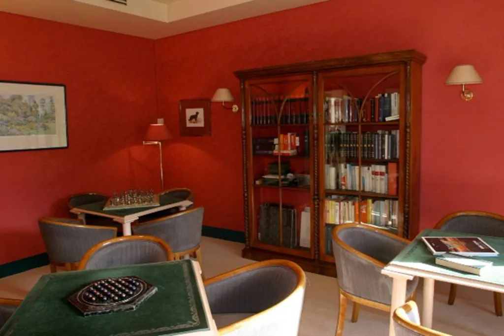 Kabinet - 2-Bedroom with Impressive View in Courbevoie