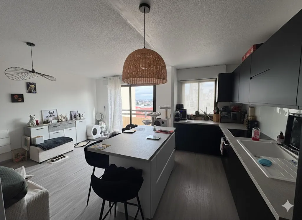 Köök - 3-Bed Apartment with Balcony View in Le Bouscat