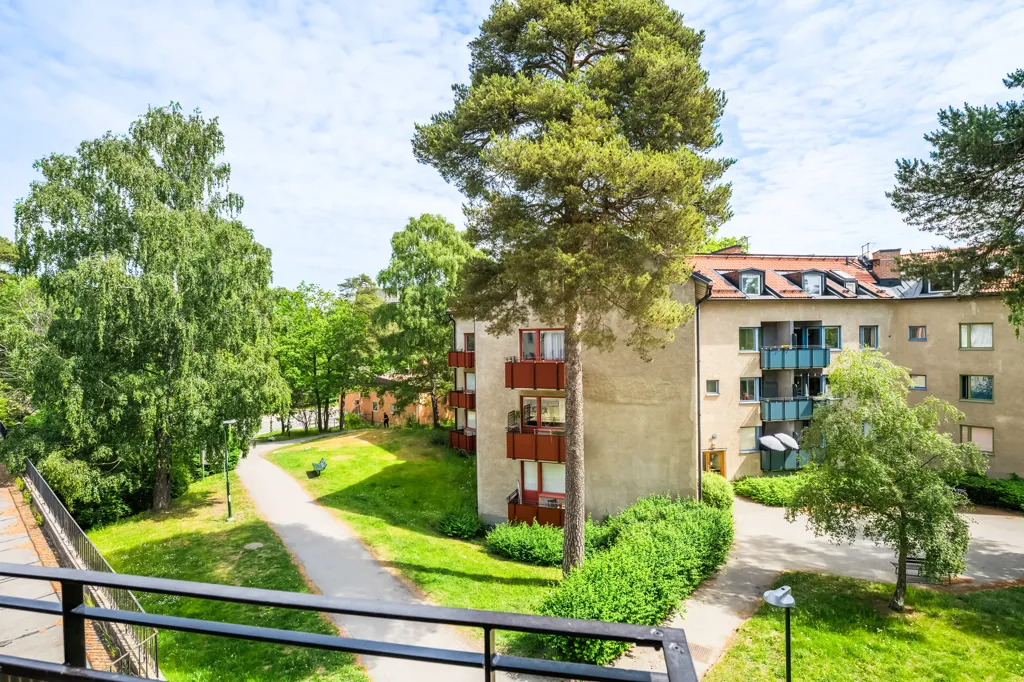 Balcon - Charming 3-Bedroom with Balcony in Solna