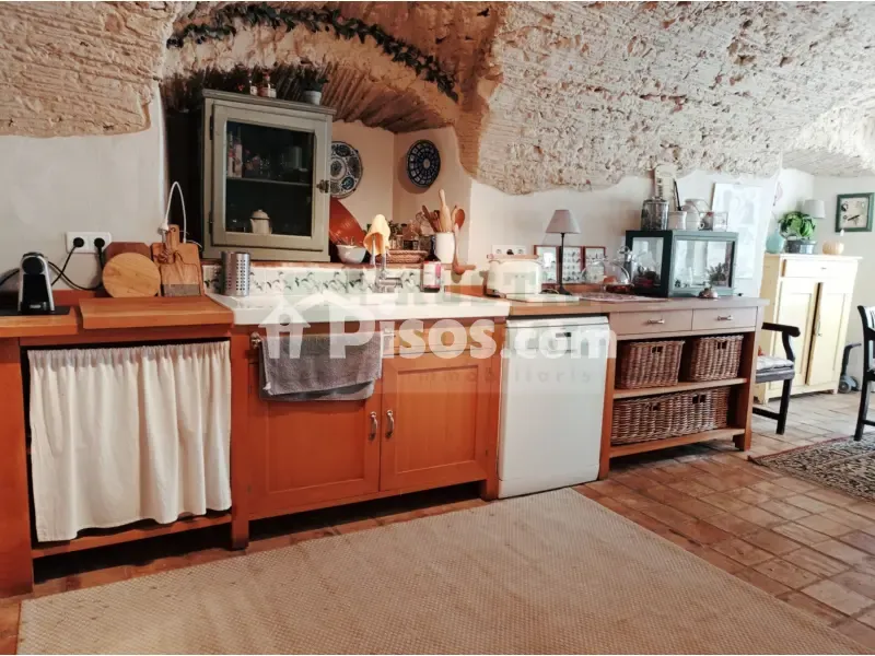 Köök - Rustic House with Patio near Ventalló