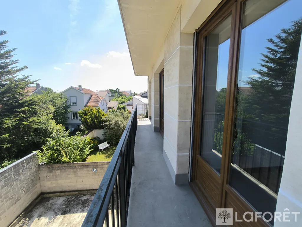 Rõdu - Refurbished 2-Bed Flat with Balcony in Reims