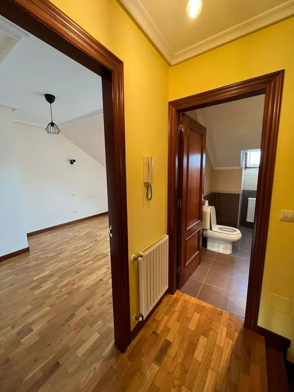Esik - Duplex with Ascender in Nava