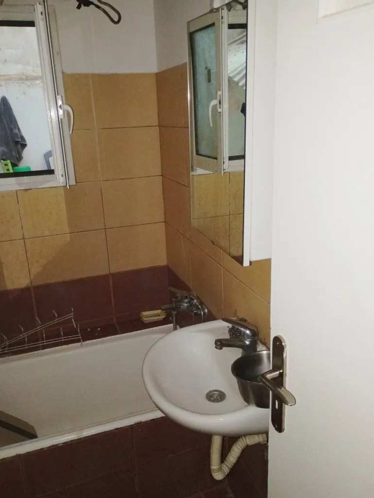 Salles de bain - Renovated Studio with Garden in Metro Vicinity