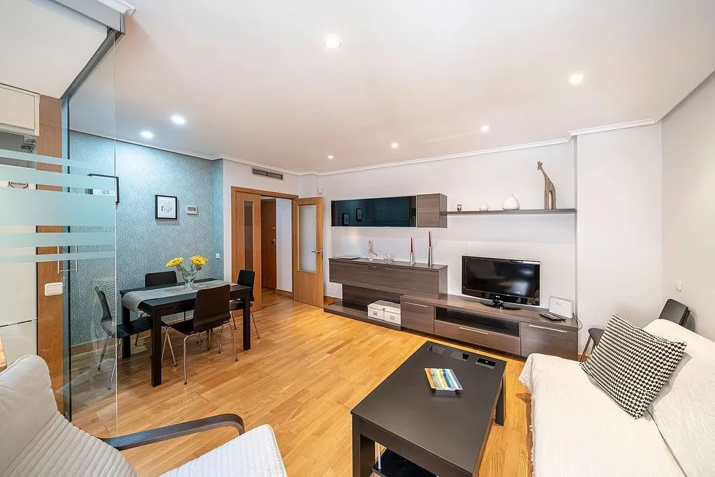 Elutuba - 1-Bed Flat with Pool in Legazpi