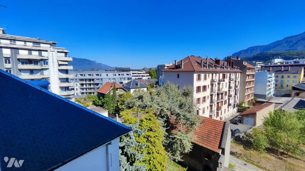 Balcon - Appartement Lumineux avec Balcons à Chambéry