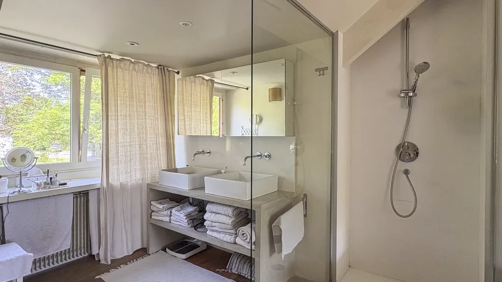 Salles de bain - Maison détachée avec jardin et terrasse à Hem