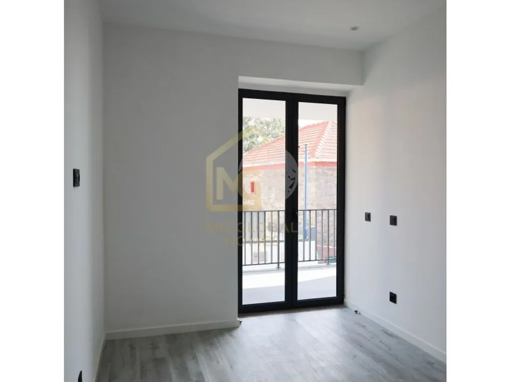 Pièces - Refurbished Villa with Balcony in Sao Goncalo