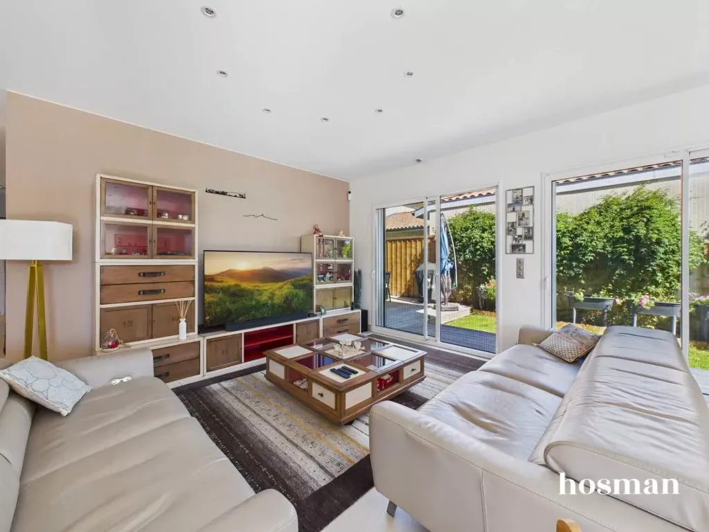 Living Room - Family House with Pool in Mérignac