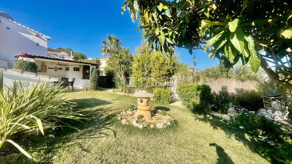 Aed - Modern Villa with Panoramic Views in Pedreguer