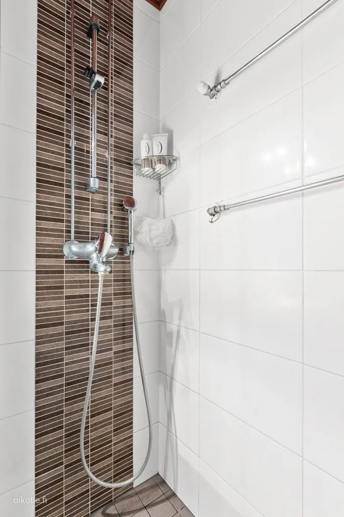 Vannitoad - Apartment with Pool in Möysä, Lahti