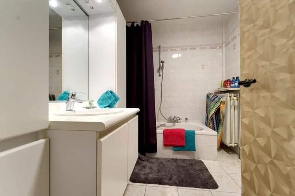 Salles de bain - Appartement de plain-pied avec terrasse à Gand