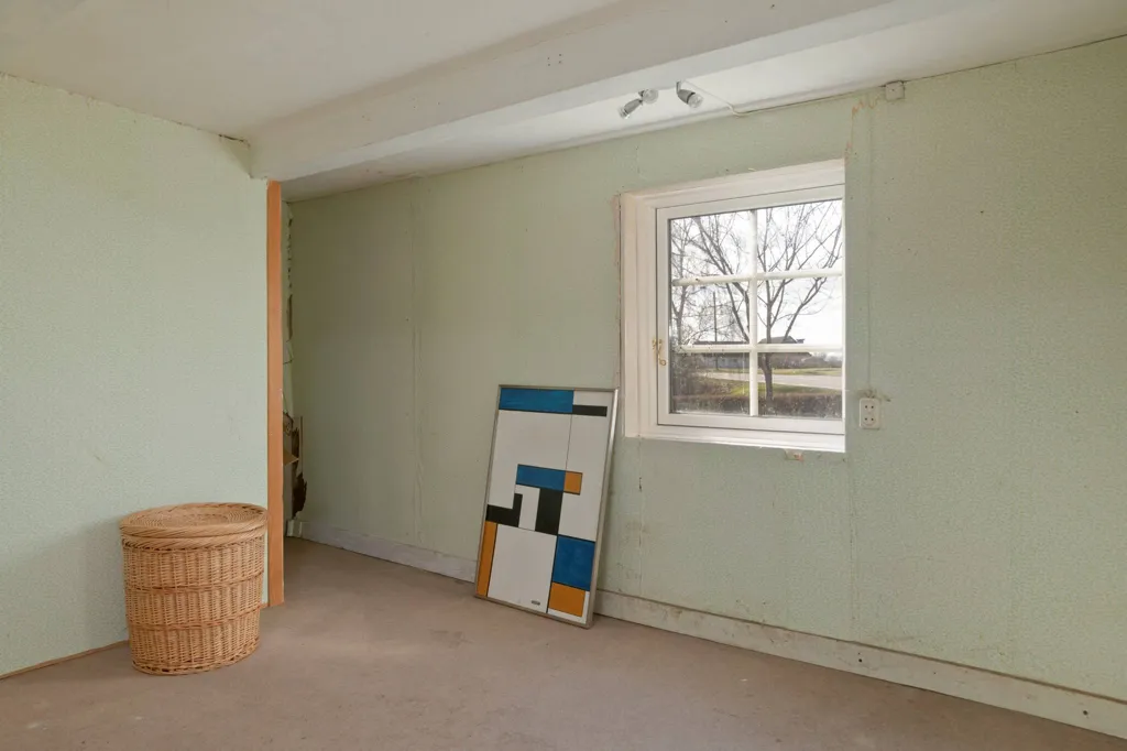 Pièces - Artist's Atelier with Renovation Potential in Ripa