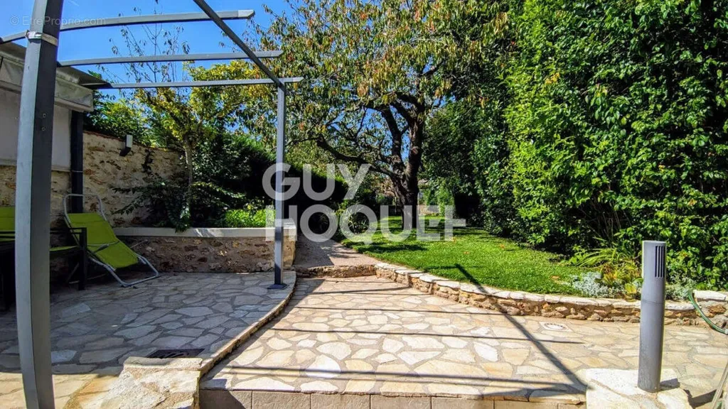 Terrasse - Maison Briarde avec Jardin à Briis-sous-Forges