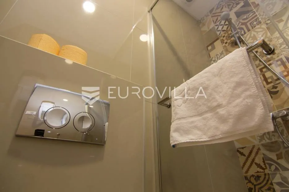 Salles de bain - Adapted Multi-Unit Apartment in Donji Grad