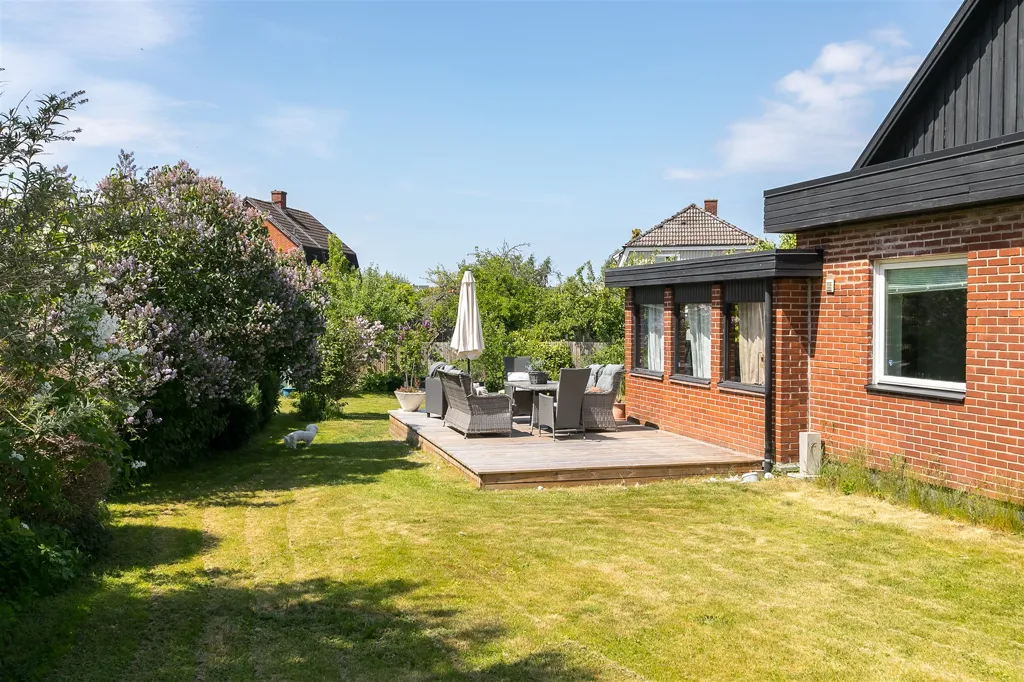 Garden - Modernised Villa with Guesthouse in Malmö