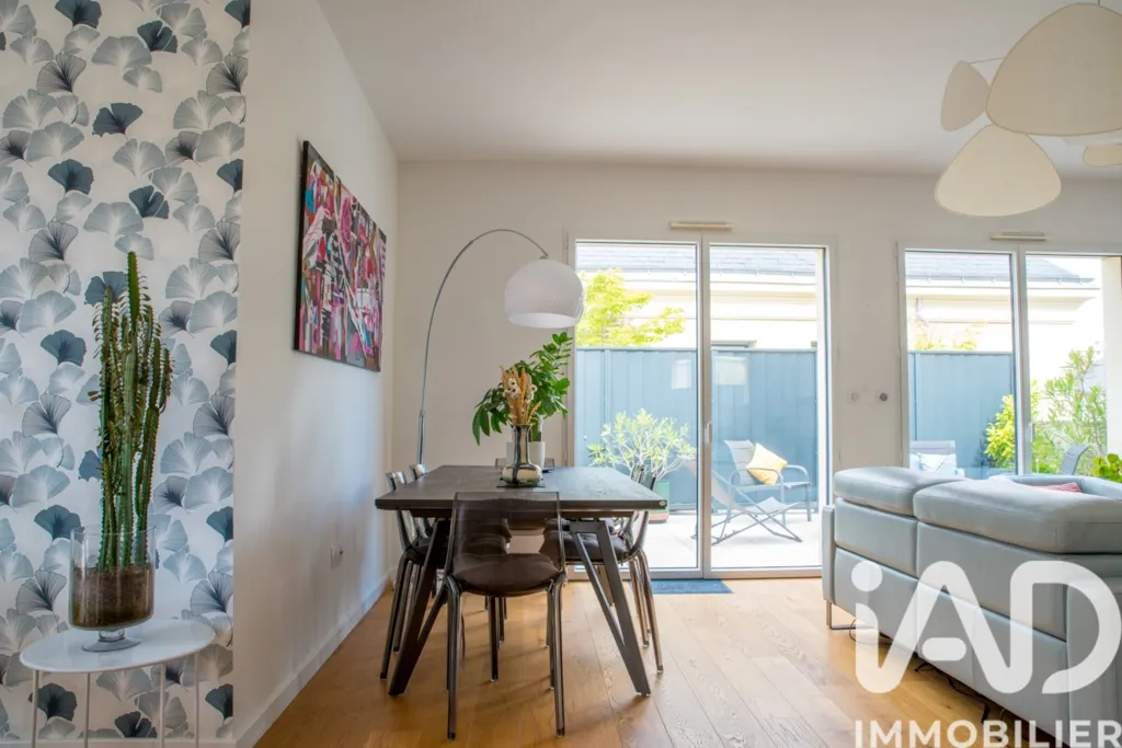 Dining Room - 6-Piece Apartment with Terraces in Rue des Arènes