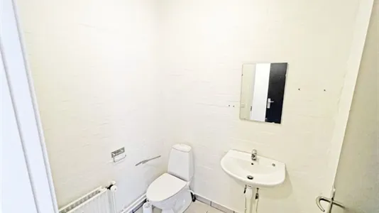 Vannitoad - Office Space with High Visibility in Viborg