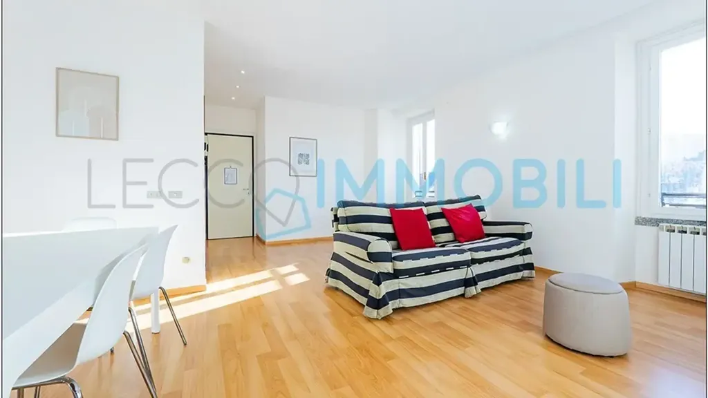 Séjour - Bright Trilocale with Views in Galbiate