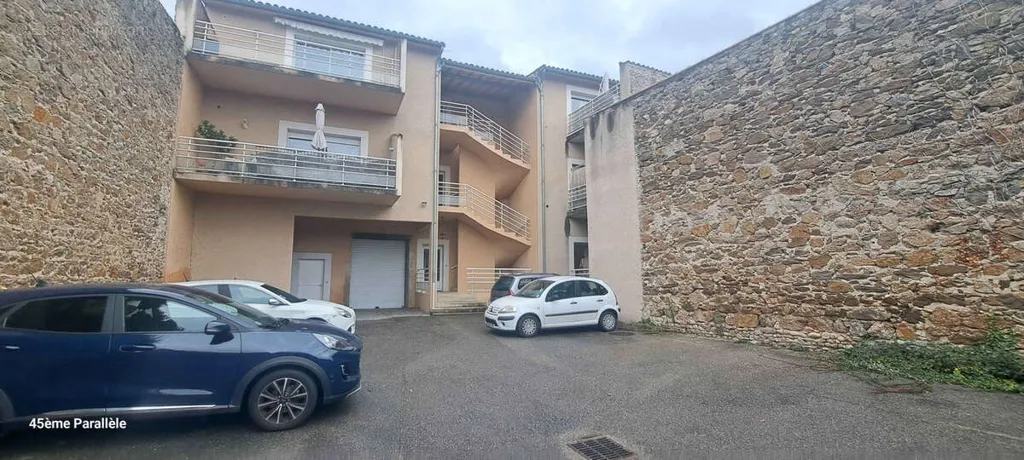 Extérieur - Appartement T3 avec Terrasse et Parking au Centre de Mauves