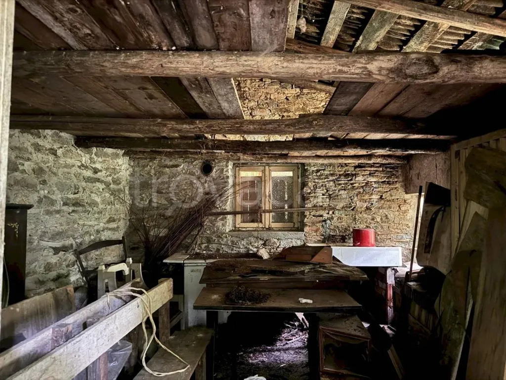 Pesuköök - Rustic Storage with Land near Torre Pellice