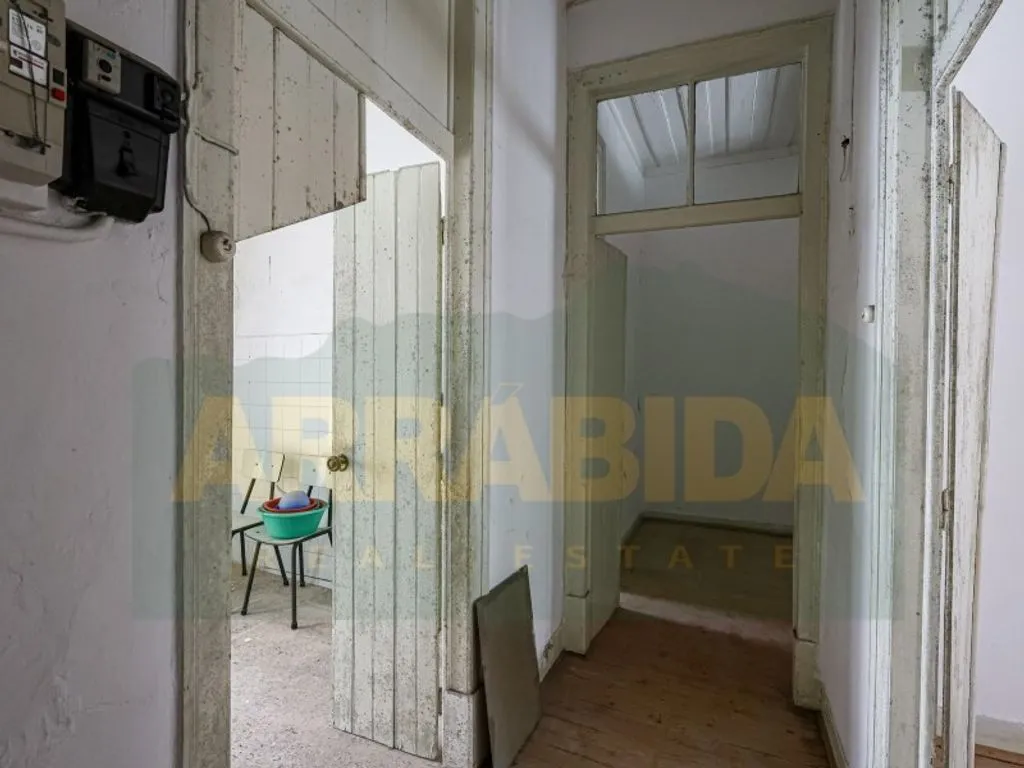 Entrée - Luxury Apartment Complex for Renovation in Sesimbra