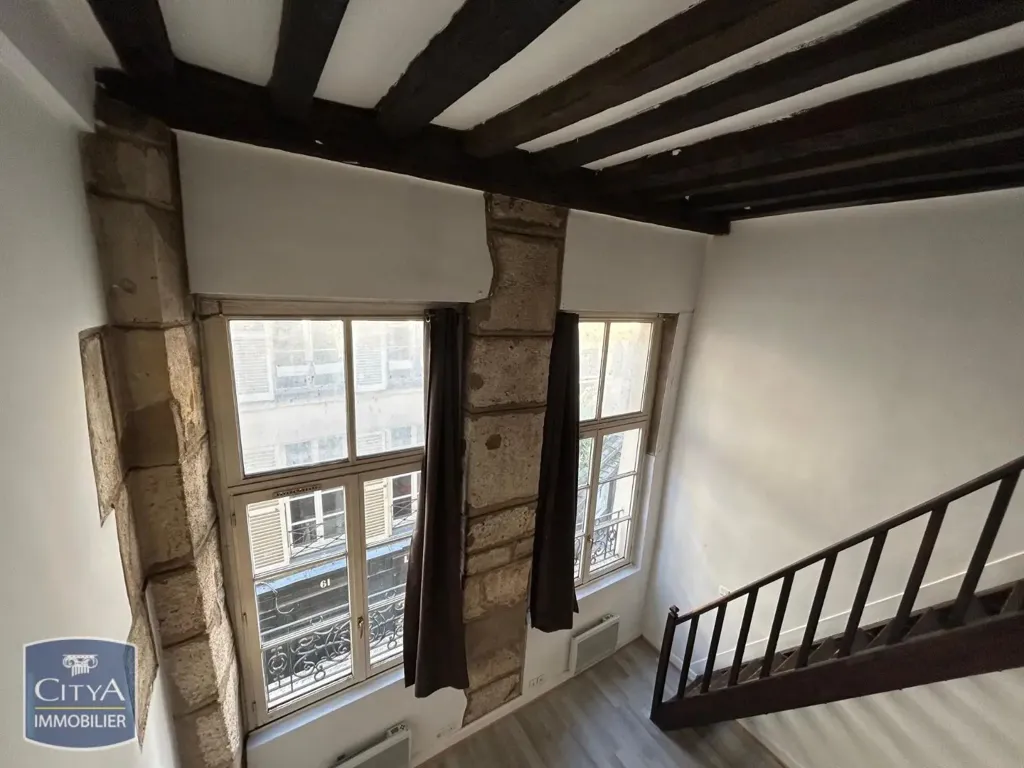Toad - Renovated Studio Apartment in Paris 4e