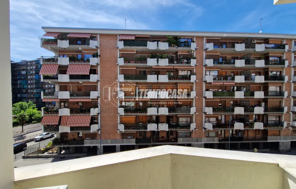 Rõdu - Rearranged Studio with Balcony in Turin