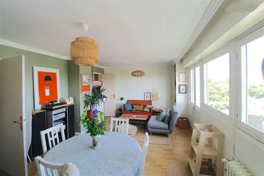 Sala da pranzo - 3-Bed Apartment with Balcony in Angers