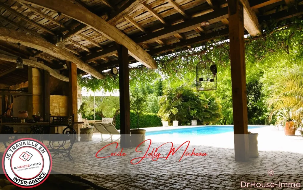 Piscine - Maison en Pierre avec Piscine à Saint-Savin