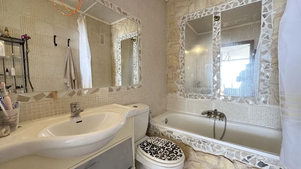 Salles de bain - Sea View Flat with Balcony in Palmanova, Mallorca