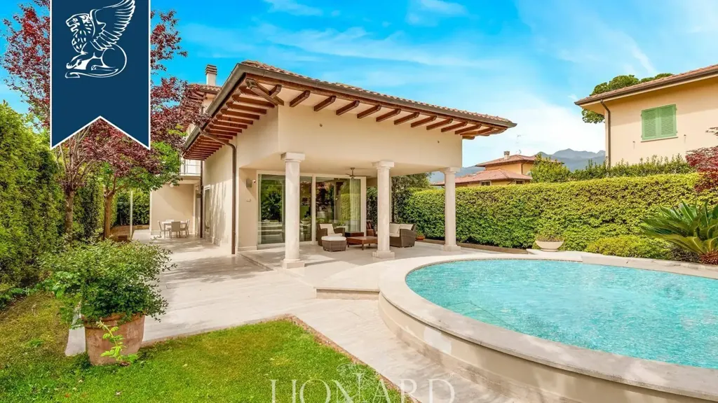 Piscina - Luxury Villa with Pool in Forte dei Marmi