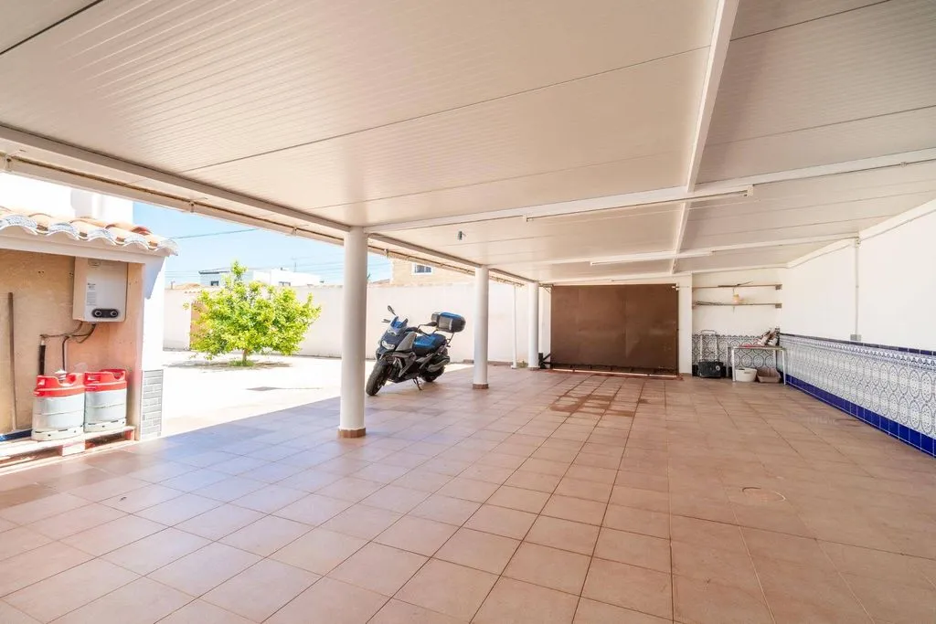 Garage - Luxury Villa with Pool in Torrevieja