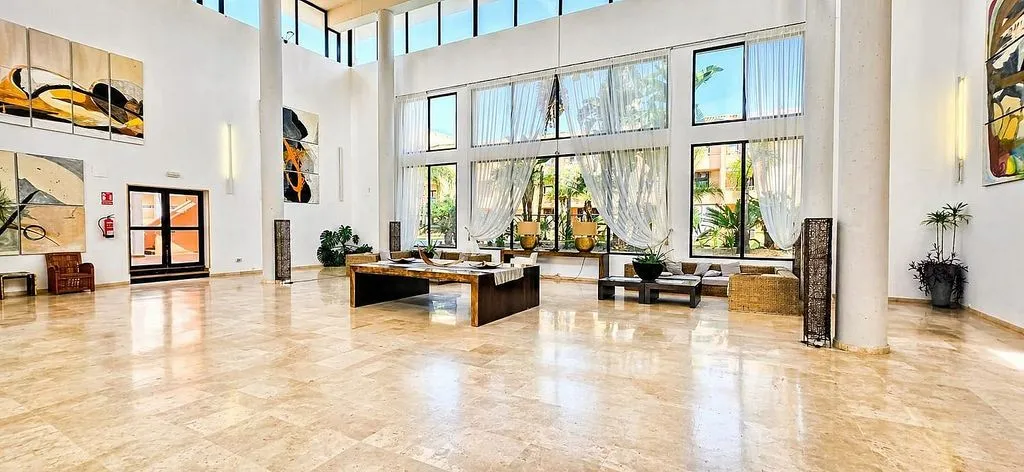 Soggiorno - 1-Bed Apartment with Pool on Avenida Del Decano