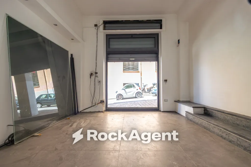 Garage - Commercial Property with High Visibility in San Leonardo