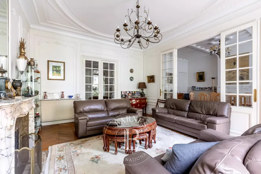 Soggiorno - Haussmannian Flat with Balcony in Paris 17