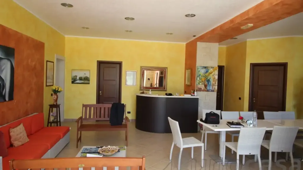 Dining Room - Rustic Country House with Solarium in Noto