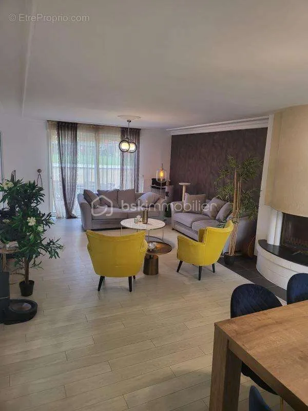 Soggiorno - House with Independent Apartment in Quiet Area